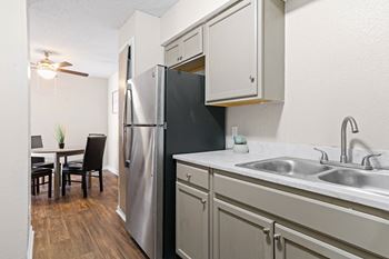 Kitchen with appliances at Diamond  Trail Apartments, Oklahoma City, OK, 73112